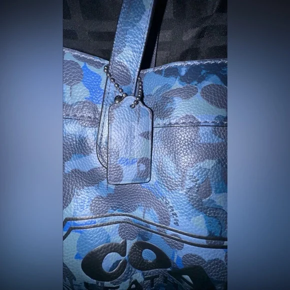 SOLD Coach Field Tote 40 with Camo Print - Picture 4 of 6
